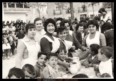 Chocolatada
El día 28 de Abril del 1960 se hizo  un desayuno (chocolate con churros) para los niños guardiolos, en honor a la visita de unos padres misioneros.
En la foto entre otros: Juli García González,, Margari Mora Aranda, Rosi Alonso, Isabel Martínez,  Isabel Moya… 
para los niños guardiolos, en honor a la visita de unos padres misioneros.

En la foto entre otros: Juli García González,, Margari Mora Aranda, Rosi Alonso, Isabel Martínez,  Isabel Moya…

Palabras clave: desayuno para los niños guardiolos