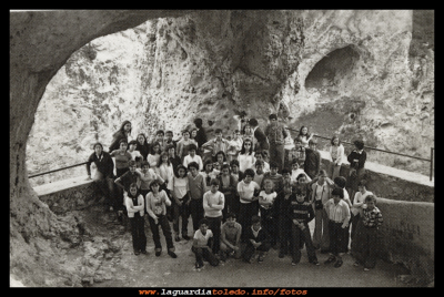 Ciudad Encantada
Excursión de muchachos y muchachas, de la parroquia de La Guardia, cuando estaban en la catequesis, preparándose para la confirmación. En el año1976.
Fotografía tomada en la ciudad encantada.
Palabras clave: Excursión de muchachos y muchachas, de la parroquia de La Guardia