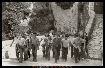 Ciudad Encantada
Excursión de muchachos y muchachas, de la parroquia de La Guardia, cuando estaban en la catequesis, preparándose para la confirmación. En el año1976. Fotografía tomada en la ciudad encantada. (Cuenca)
Palabras clave: Excursión de muchachos y muchachas, de la parroquia de La Guardia