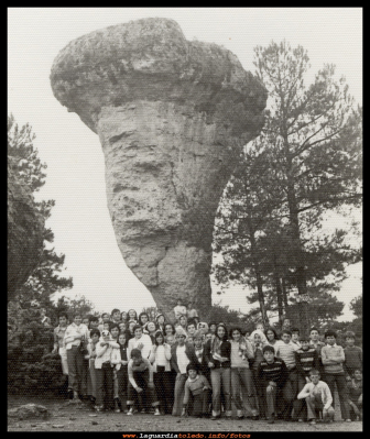 Ciudad Encantada
Excursión de muchachos y muchachas, de la parroquia de La Guardia, cuando estaban en la catequesis, preparándose para la confirmación. En el año1976.
Fotografía tomada en la ciudad encantada.
INSTITUCIONES:  -> La Parroquia

Palabras clave: Excursión de muchachos y muchachas, de la parroquia de La Guardia