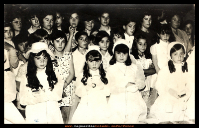 Comunión de Ana
Año 1973. Comunión de Ana Pasamontes Sánchez. 
Conchi, Ana Pasamontes, Mª Carmen López, Ana.
Por detrás: Carmen, Mercedes Sánchez, hermanas Araque…

Palabras clave: Año 1973. Comunión de Ana Pasamontes