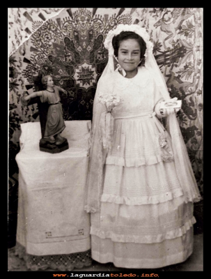 Mi Comunión
Primera comunión de Milagros Cabiedas (1951)
Palabras clave: comunión de Milagros