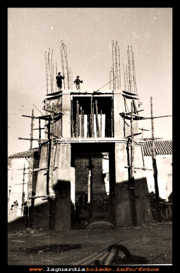 Construcción del depósito
En 1958 en la plazuela San Miguel  se construyó el depósito del agua, con la capacidad de 600.000 litros para abastecer a la población.
Palabras clave: 1958 plazuela San Miguel depósito del agua
