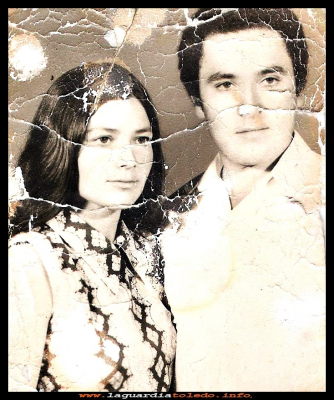 Cristóbal y Mari
Cristóbal el pollero y Mari Guzmán “la cantarera” de novios
Palabras clave: novios