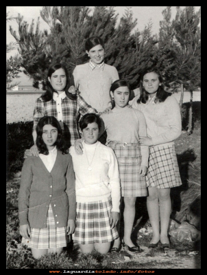 Cuadrilla de amigas
Cuadrilla de amigas en el año 1968, Juli, Jose, Loren, Margarita Guzmán, Emilia Rico y Ramona Guzmán.
Palabras clave: Cuadrilla amigas