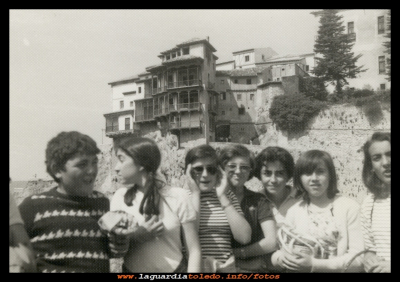 Cuenca
Excursión de muchachos y muchachas, de la parroquia de La Guardia, cuando estaban en la catequesis, preparándose para la confirmación. En el año1976.
Fotografía tomada en la ciudad de Cuenca.

Palabras clave: Excursión de muchachos y muchachas, de la parroquia de La Guardia