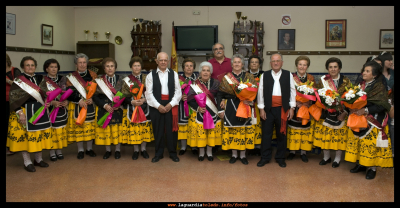 Corte de Honor años 2010 y 2011
Reinas, Damas y mantenedores, del año saliente y entrante, junto al alcalde. Fiestas de Castilla la Mancha 2011.
FIESTAS, CELEBRACIONES Y TRADICIONES: < Fiestas de Castilla La Mancha
Palabras clave: reina damas castilla la mancha
