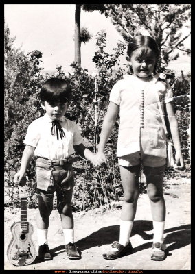  DE LA MANO
Los hermanos Natividad y Vicente Mascaraque (1973)
Palabras clave:  hermanos