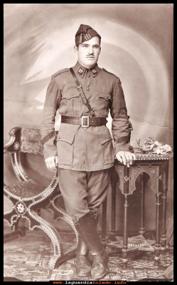 DE MILITAR
Antonio Huete en la mili,  Tetuan 1942
Palabras clave: mili Antonio Huete