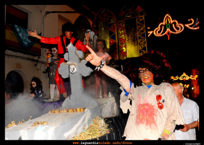 Carroza de Thriller
Desfile nocturno de carrozas. 24-9-2009. Carroza homenaje a Michael Jackson con Thriller. Peña Los Timbales.
Palabras clave: carroza thriller timbales