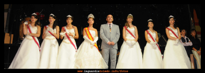 Reina 2009 su corte de honor y su mantenedor
Palabras clave: Reina 2009 su corte de honor y su mantenedor