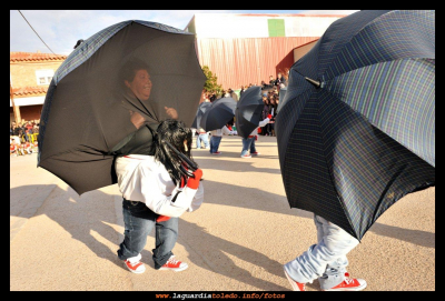 Enanitos del paraguas
concursantes de Dosbarrios en el desfile de Carnaval 2010
