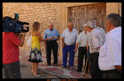 Entrevista de TV Castilla La Mancha a Jose Luis Tejero creador del primer diccionario guardiolo publicado en esta web. 1 de Agosto 2009.
Hablando con la gente para ver como hablamos los guardiolos.

Palabras clave: Entrevista de TV Castilla La Mancha a Jose Luis Tejero creador del primer diccionario guardiolo publicado en esta web. 1 de Agosto 2009.