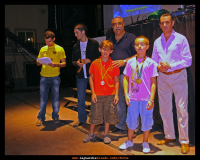 Autoridades y organizadores en un momentos de la entrega de medallas en la semana de la juventud 2009. 1 de agosto de 2009.
Palabras clave: Autoridades y organizadores en un momentos de la entrega de medallas en la semana de la juventud 2009. 1 de agosto de 2009.