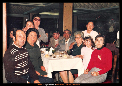 De boda
De boda ¿en el molino? Años 80. Angel Sánchez, Juan Torralba, Ovidea  Guzmán, José Sánchez, Marcos Guzmán, Severiana Castillo, Tedo, Pili y Elena.
Palabras clave: boda ¿en el molino?