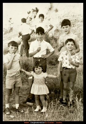 De fiesta
Fiestas 1976, José y Pilar Tavira, Ángel Luis, Juan Antonio y José Luis Tacero 
Palabras clave: Fiestas 1976
