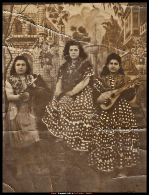De flamencas
Manuela Mora, Lola Rojo y Gloria Pasamontes en las fiestas de 1949.
Palabras clave:  fiestas  1949