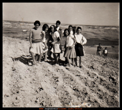 Dia de campo
Año 1966 cuadrilla de amigos en el campo: Carmen Orgaz, Mari Guzmán, milagros Hernández, Angelita del Castillo, Araceli, Encarni Linares.
Palabras clave: cuadrilla  amigos campo