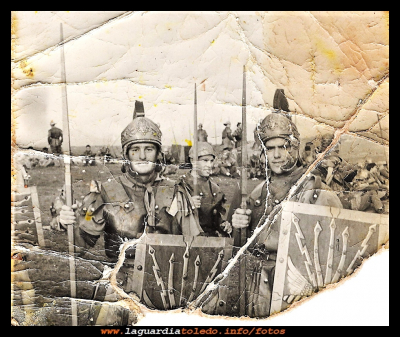 Dos guardiolos de romanos
Vicente Mascaraque y Francisco Vidal haciendo el servicio militar, tuvieron que participar en el rodaje de la película Espartaco 1959
Palabras clave:  servicio militar rodaje de la película Espartaco