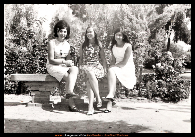 Mozas en el jardín
En el jardín, Mari Orgaz, Manoli Guzmán y Manoli Morales (21-9-1968)     
Palabras clave: el jardín  1968