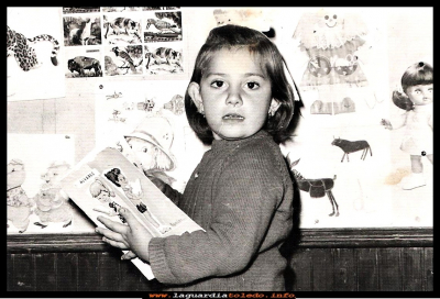 EN EL COLE
Mª Angeles Mejía Hernández en el colegio, con la cartilla Alvarez, año 1970.
Palabras clave: colegio cartilla Alvare