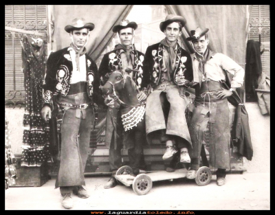 EN FIESTAS
Amigos, Marcos Potenciano, Consta Tejero, José Pérez y Carlos Guzmán Año 1965
Palabras clave: Amigos