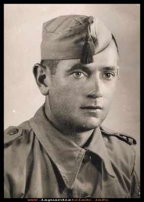 ERMENEGILDO
Ermenegildo Mejía Potenciano en la mili (1942)
Palabras clave:  la mili 