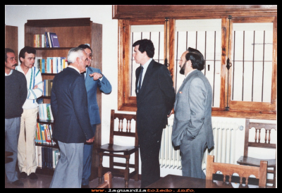 INAUGURACIÓN DEL CENTRO SOCIAL
Inauguración del "Centro Social" en Mayo del 1987. 
Esta fue llevada a cargo por Don Rafael Martín Sazs, por entonces, consejero de presidencia de la junta de comunidades. acompañado también por el entonces alcalde de La Guardia, Don Santiago Pérez Charmes. 
Palabras clave: Inauguración  "Centro Social"