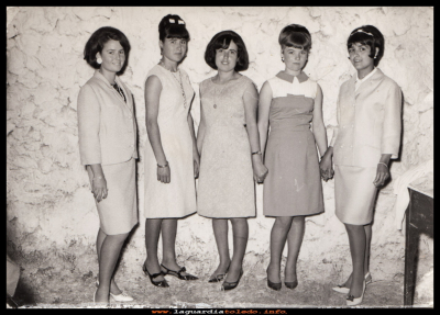 LAS AMIGAS
Cuadrilla de amigas en los años 60.
Paquita Espada, Angelita del Castillo, Cari Nuño, Marce y Encarna Linares.
Palabras clave: amigas años 60