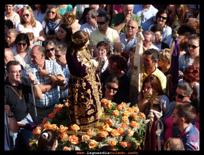 El adios
La Guardia despide a su patrón en la Crucera. Fiestas (27-9-2015)
Palabras clave: Fiestas 2015