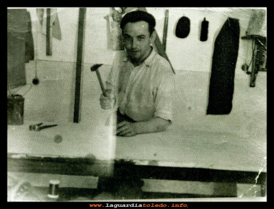 El carpintero
Emilio Tacero en la carpintería, en 1966 
En esa época había dos carpinterías en el pueblo, la suya y la de el tío Jesús (marido de Dª Felisa la maestra)   

Palabras clave: Emilio carpintería