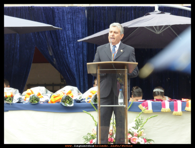 Presidente de la Cofradía
El presidente de la cofradía del Santo Niño dando su discurso de fiestas del 2014.
Palabras clave:  presidente de la cofradía del Santo Niño