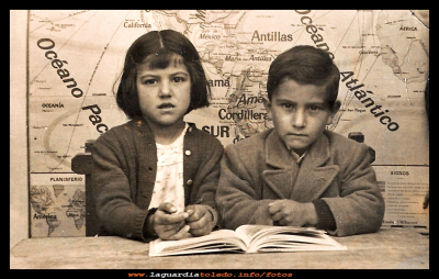 En el cole
Angelita Cabiedas y Felipe López en el colegio (1954)
Palabras clave: el colegio (1954)