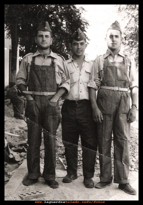 En la mili
Columbiano Orgaz Pedraza, Antonio Mascaraque Orgaz y Sebastián Peláez. 
Cuando Hicieron el servicio militar, en la base de Getafe (Madrid) en el año 1960.

Palabras clave: el servicio militar