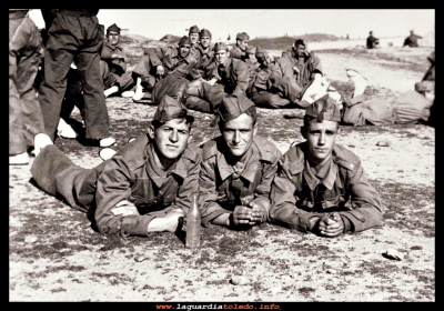 En la mili
Cerro de los Palos, Toledo.
En la mili. Braulio Alberca, Antonio Arias y Enrique cabello (1955)

Palabras clave: la mili
