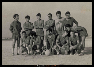 Equipo de futbol de La Guardia
Entre otros: Santiago el Chuti, Pirri, el Mico, Angel el Melonero, Ignacio...
Palabras clave: equipo futbol