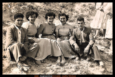 Éramos tan jóvenes
Inocente Orgaz “el regaor”, Polonia Orgaz, Juana Orgaz (hija del tío Facundo), Eugenia Potenciano y Domingo Fernández “remendin”. En el Santo Niño (27-9-1953)

Palabras clave: Inocente Orgaz En el Santo Niño 