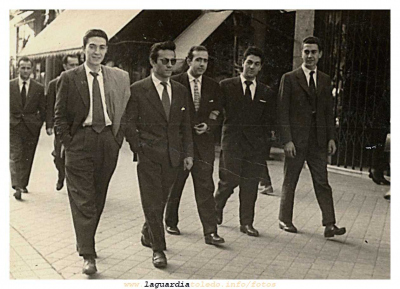 Estudiantes en Madrid, 1957, Aurelio Martínez, Pepe Cabeza, Juan Cabeza, (?), Manuel Gonzalez Valle (que posteriormente fue conocido como Manolete el médico)
Palabras clave: Estudiantes en Madrid, 1957, Aurelio Martínez, Pepe Cabeza, Juan Cabeza, (?), Manuel Gonzalez Valle (que posteriormente fue conocido como Manolete el médico)