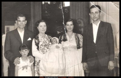 FAMILIA
Pedro, Victorina, Rosario, Feliciano y Paqui. Fimilia (Polana) en un bautizo, año 1959.
Palabras clave: bautizo