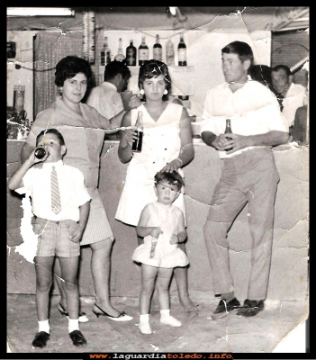 FIESTAS
Encarna y sus hijos en las fiestas
Palabras clave: fiestas