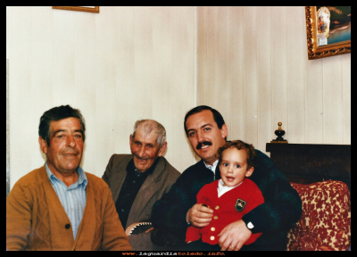 Familia Sánchez
Cuatro generaciones de la familia Sánchez.
Andrés, Abundio, Manolo y el pequeñín Marcos.  Año 1988 

Palabras clave: generaciones familia Sánchez