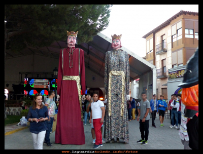 Gigantes
Pasacalles por las calles del pueblo anunciando el inicio de las fiestas, 23-9-2016
Palabras clave: Pasacalles fiestas