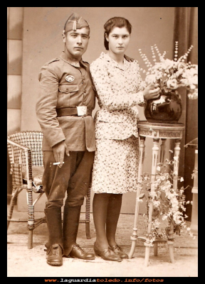 JOSÉ Y PACA
Los hermanos José y Paca Sánchez (1945)
Palabras clave: José y Paca Sánchez