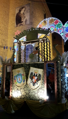 Detalle de la carroza de la reina y damas
Carroza realizada, un año más, por Jesús Muñoz y Moisés Román
Palabras clave: carroza reina y damas 2016