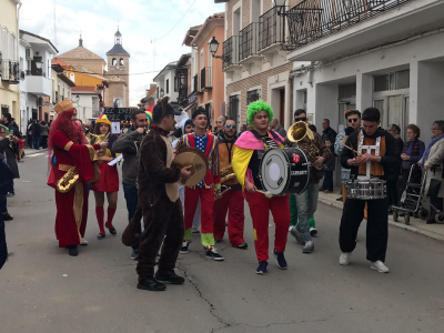La Charanga
Abriendo el pasacalle de carnaval. 5-3-17
Palabras clave: carnaval 2017
