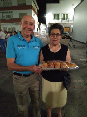 Ganadores del bingo.4-8-18
Paco y Luisa ganadores del bingo tras la proyección del pasado sábado día 4 de agosto en la plaza. Proyección: Nuestras bodas. Premio: bandeja desayuno de Pastelería La Montera
