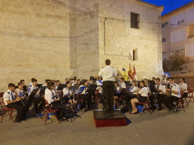 Encuentro de bandas en Vilarrubia de Santiago
Concierto anoche en Villarrubia de Santiago de la banda municipal de música Aurelio Mascaraque en el encuentro de bandas.
Palabras clave: encuentro bandas