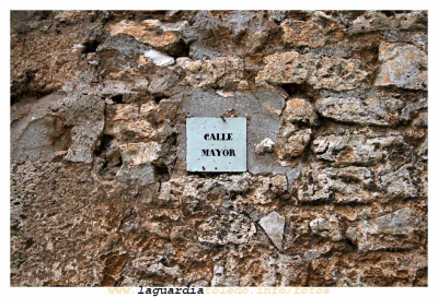 Antiguas placas de identificación de calles. (05 de Noviembre 2006)
Saber donde esta placa no es difícil para alguien que sea de La Guardia. Sentir por que esta placa es importante, es un poco más complejo, esto esta reservado solo para aquellos que creen que los valores tradicionales no se deben perder.

[i][b]Empieza a ver a La Guardia de un modo diferente[/b][/i]
[img]http://www.laguardiatoledo.info/fotos/resources/logo_tupi_bn_w65_conbordes.jpg[/img]


Palabras clave: Arquitectura popular