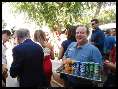 Aperitivo III
Aperitivo ofrecido por gentileza de Lucía, reina de las fiestas 2016. Aquí una muestra del apoyo que se recibe, en un momento tan importante, por parte de familiares y amigos
Palabras clave: Aperitivo reina  fiestas