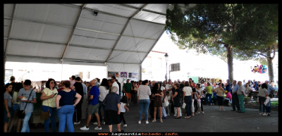 La plaza en fiestas
Dos de la tarde del día 23 de Septiembre, primer día de las fiestas patronales, a la espera de los huevos fritos (23-9-2017)

Palabras clave: fiestas huevos fritos